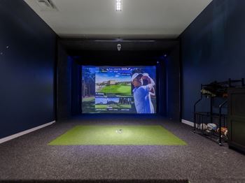 Golf simulator at the arza apartments
